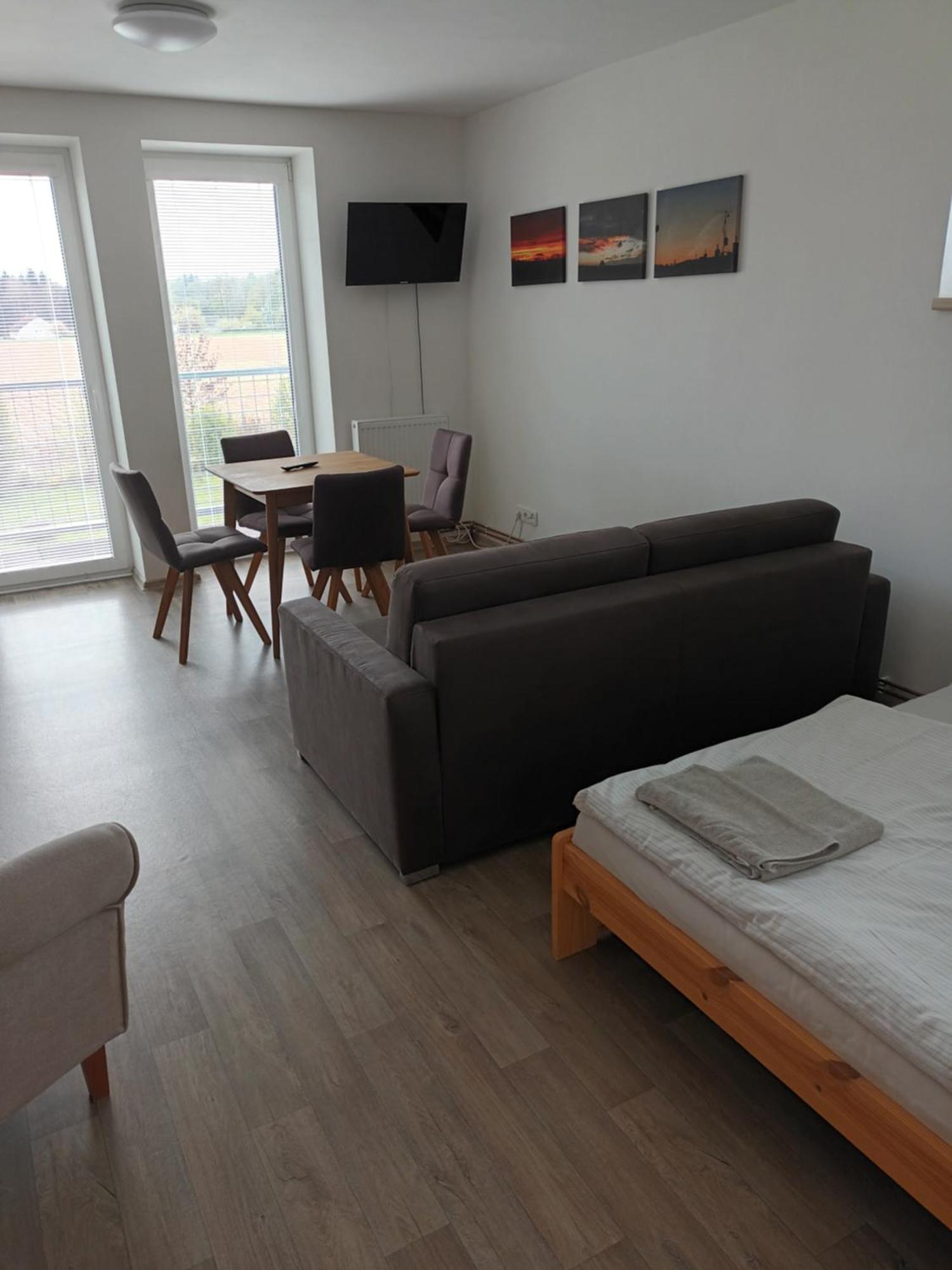 Penzion Na Samotách Apartment Jindřichŭv Hradec Ngoại thất bức ảnh