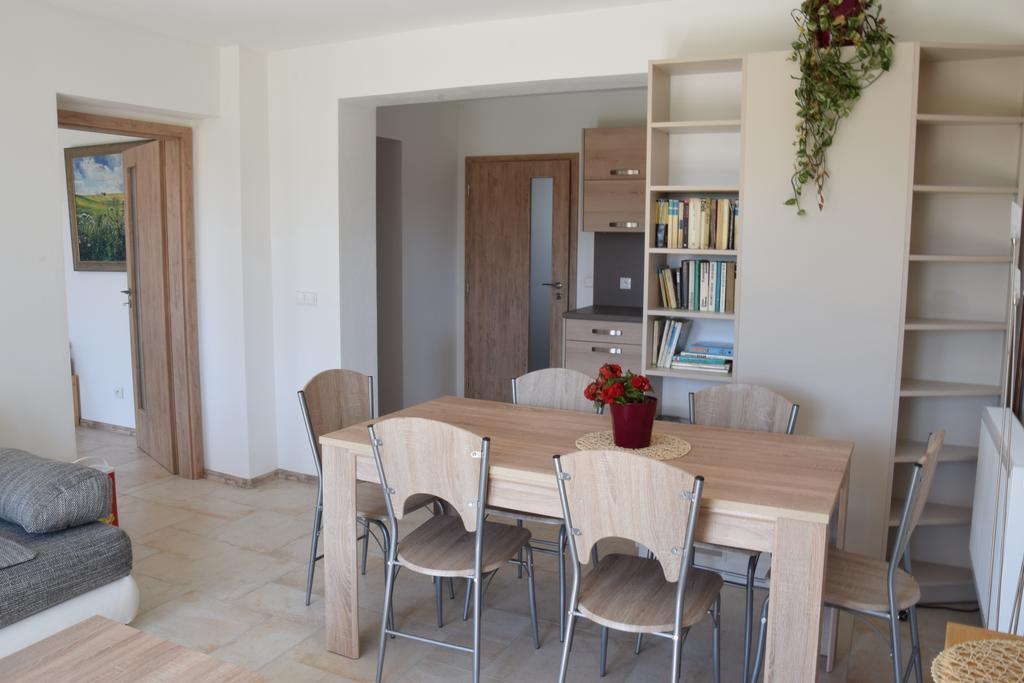 Penzion Na Samotách Apartment Jindřichŭv Hradec Ngoại thất bức ảnh